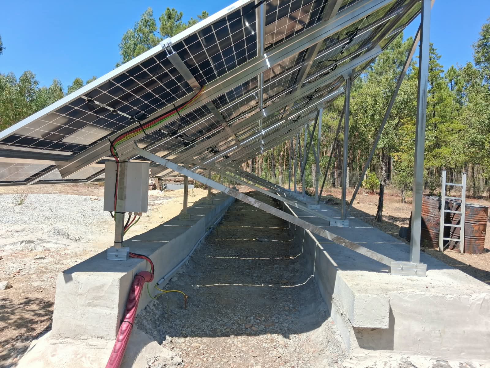 Castelo Branco hotel goes off grid — Commercial solar installation in Castelo Branco