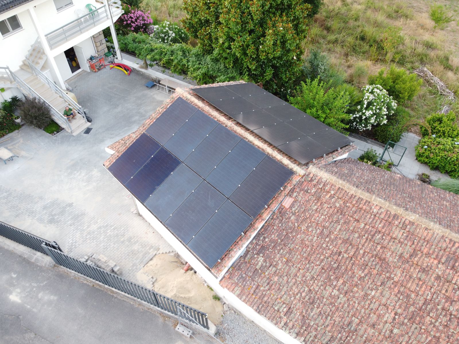 Large homestead dynamic ESS — Grid-tied solar installation in Central Portugal