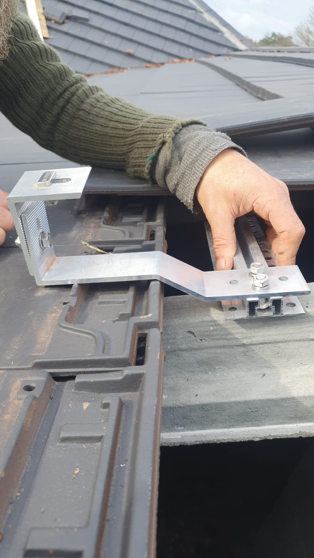 Fitting a roof hook onto the rail, tile by tile