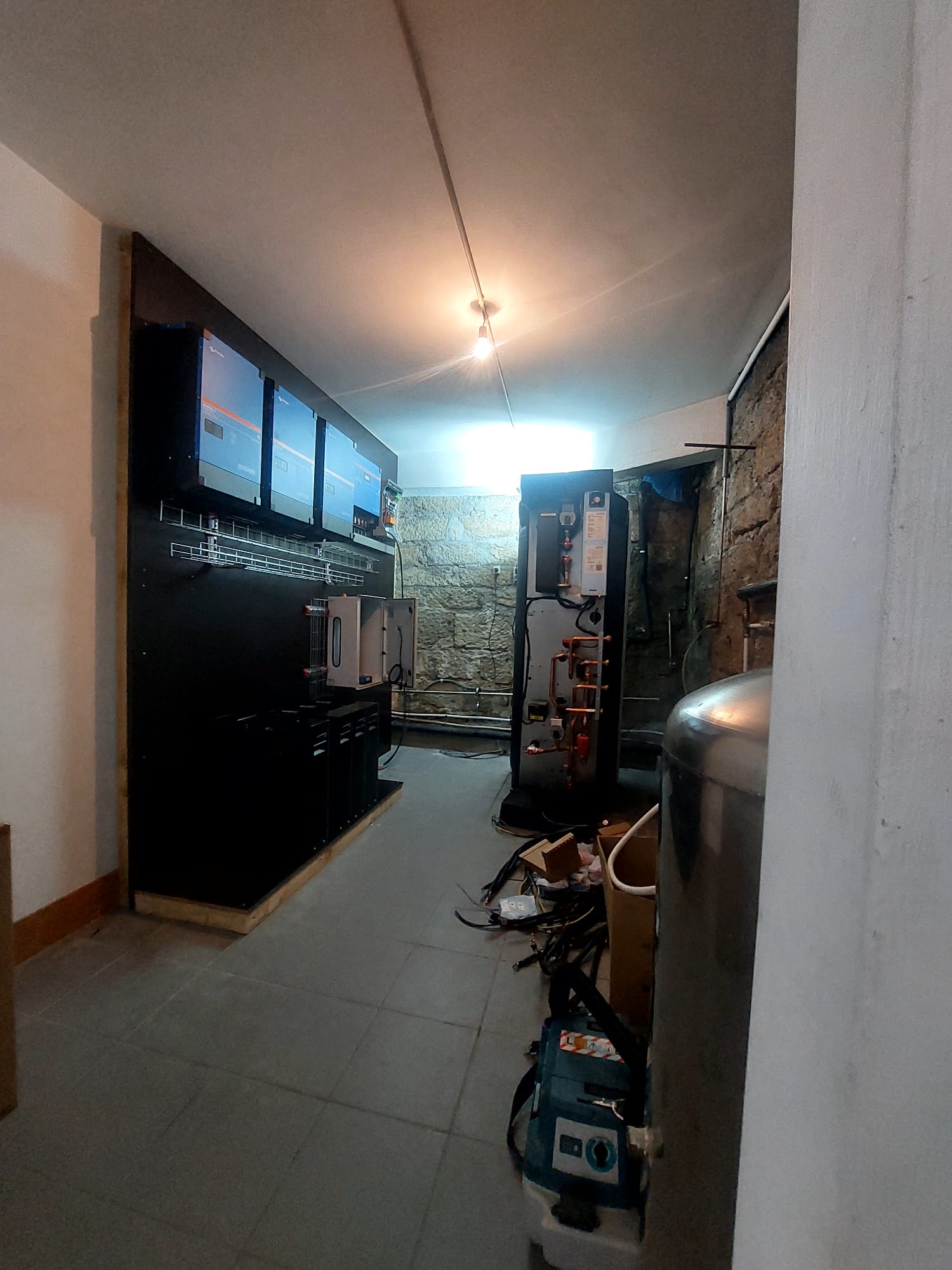 Three-phase residential system — Residential solar installation in Central Portugal