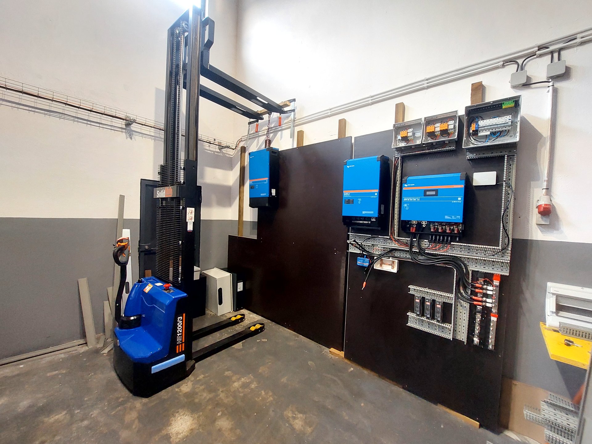 Heavy components handled safely in the workshop